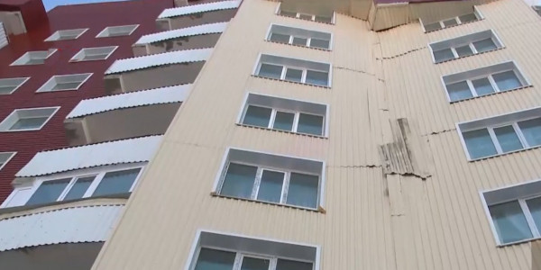 В Усть-Каменогорске разваливается одна из новостроек