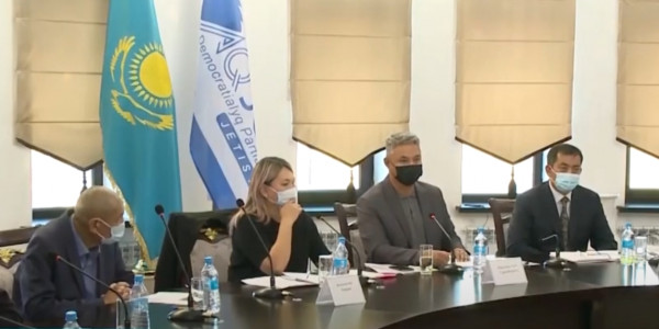 Лидер партии &laquo;Ак жол&raquo; представил проект предвыборной программы