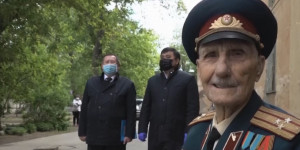В День защитника Отечества военнослужащие и стражи правопорядка поздравили ветеранов
