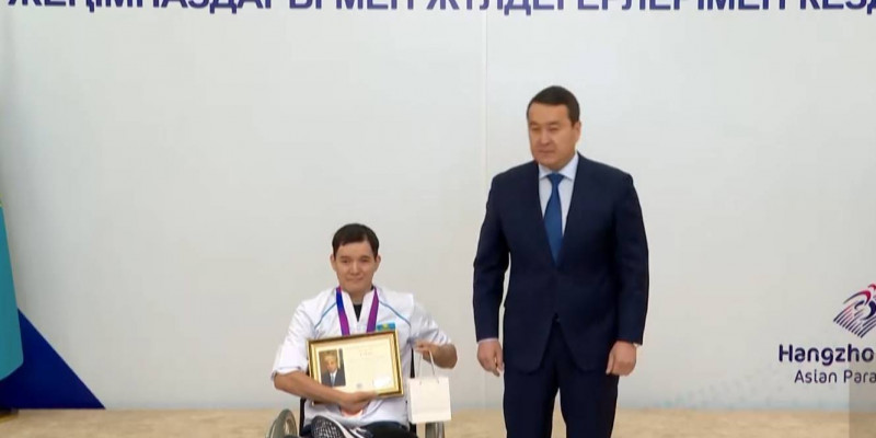 Алихан Смаилов встретился с победителями Азиатских параигр