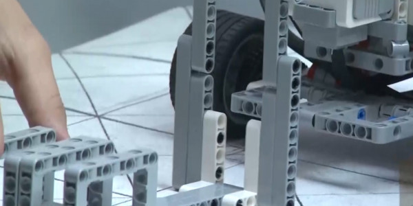 Турнир по робототехнике среди школьников проходит в Алматы