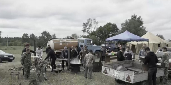 Семейліктер өртпен арпалысып жатқандарға көмек көрсетіп жатыр