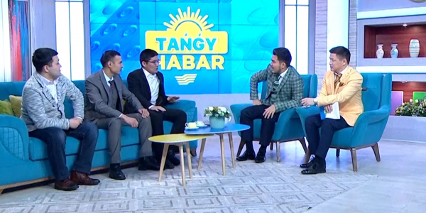 Қанат Қалжанов, Асқар Сыздықов, Талант Қайратжан, Дариға Рахимова, Сәуле Жанпейісова, Дәурен Серғазин. &laquo;Taңғы хабар&raquo;