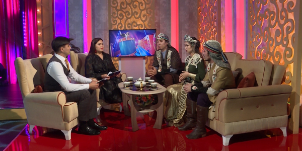 &laquo;ХасСақ&raquo;, &laquo;Алатау серілері&raquo;, &laquo;Арқайым&raquo; этно-фольклорлық ансамбльдері. &laquo;Tόrletińiz&raquo;