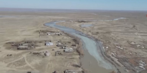 Қостанай облысында ауылдар арасындағы жолды су шайып кетті