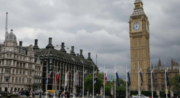 Ұлыбританияда әлеуметтік желілер жүгенделеді