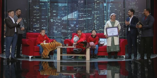 &laquo;Хабар&raquo; Агенттігі мен &laquo;Харекет&raquo; қорының қолдауымен жалғызбасты ана Гүлдана Қалдыбаеваға баспана кілті табысталды