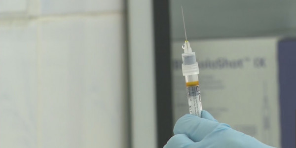 Не все столичные медики готовы вакцинироваться от COVID-19