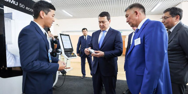 Премьер-министр ознакомился с возможностями ІТ-кластера