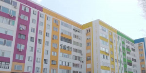В Павлодаре начали красить фасады домов