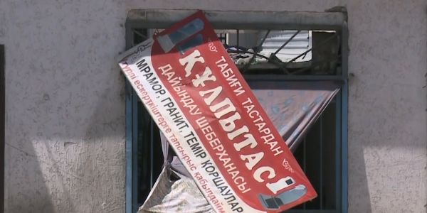 Военнослужащие обследуют территорию города Арысь