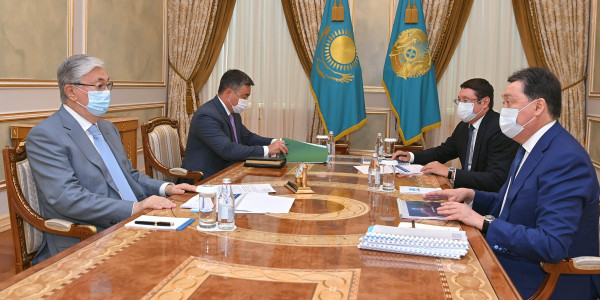 Президент принял премьер-министра и председателя правления АО &laquo;Самрук-Казына&raquo;