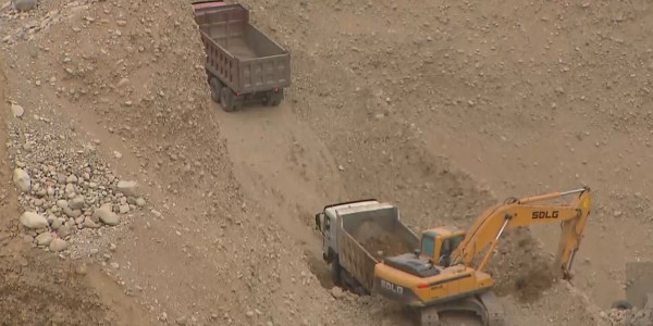 Жители алматинского микрорайона &laquo;Акжар&raquo; страдают от круглосуточного производства щебня