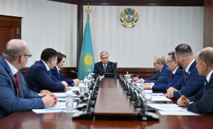 Президент провел встречу с руководителями парламентских фракций
