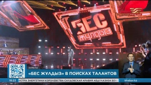 Зои Салдана эротикалық фотосуреті