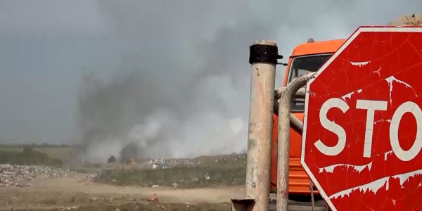 В Уральске горит мусор на полигоне твердых бытовых отходов