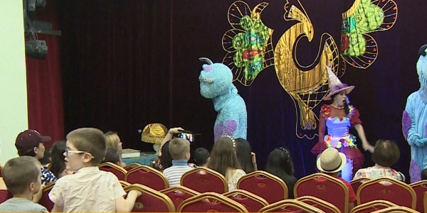 Қуыршақ театрының актері Досымхан Бейсенбаев өнері мен мансабын елордада ұштастырған