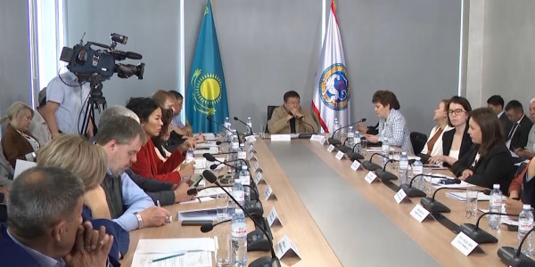 Члены Мажилиса Парламента встретились с алматинцами