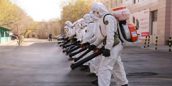 Более 200 человек ежедневно дезинфицируют улицы Караганды