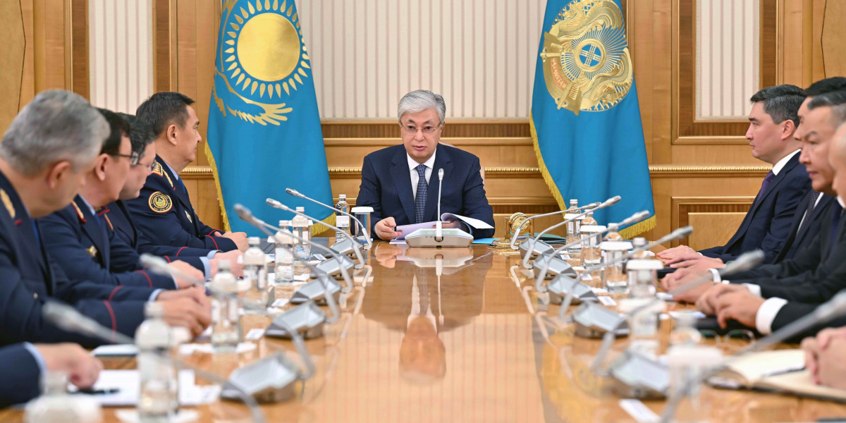 Глава государства провел совещание с руководящим составом МВД