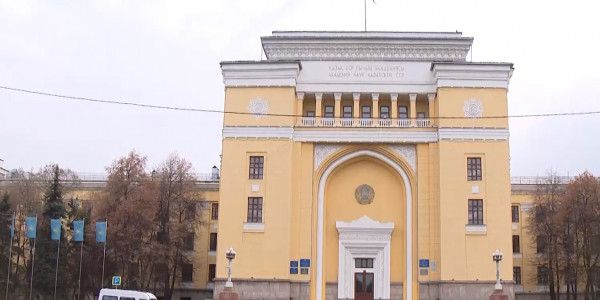 Глава государства вернул Академии наук государственный статус