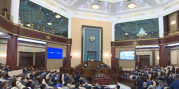 Парламент жазғы демалысқа кетті