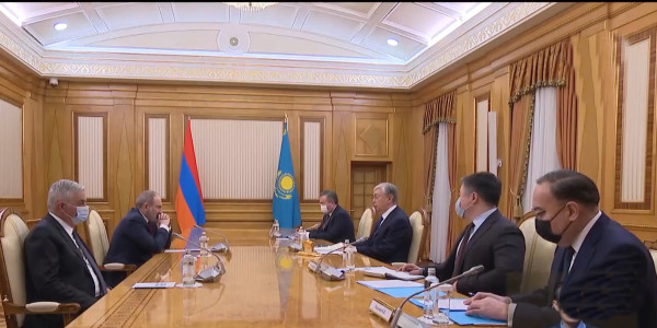 К. Токаев встретился с Премьер-министром Армении