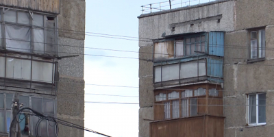 В СКО ребенок выпал из окна и погиб