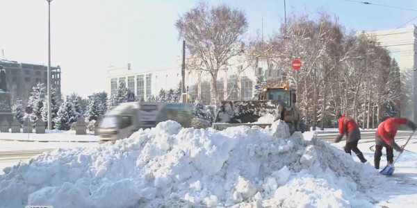 ШҚО-да екі тәуліктен бері қар тазалау жұмыстары қызу жүріп жатыр