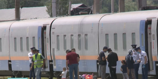 Алматинские вокзалы вновь открыли двери для встречающих и провожающих