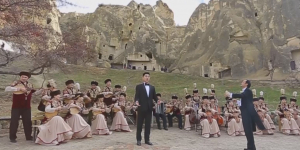 Казахстанские музыканты исполнили песни Абая и кюи Курмангазы в Каппадокии
