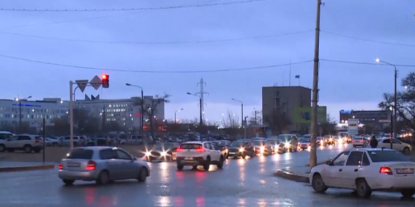 Ақтаудағы орталық алаңға халық қайтадан жинала бастады