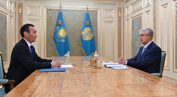 Президент Ұлытау облысының әкімі Есет Байкенді қабылдады