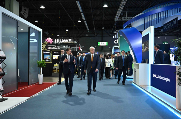 Глава государства посетил выставку GITEX AI Central Asia &amp; Caucasus