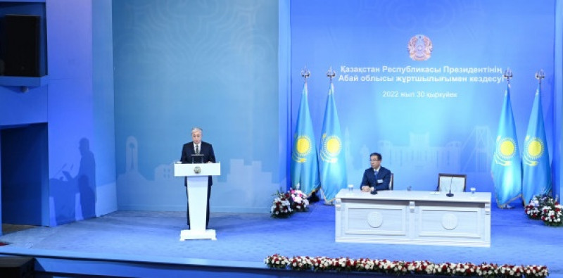Глава государства провел встречу с общественностью области Абай
