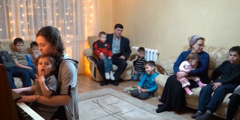 Многодетная семья из Петропавловска ждет шестнадцатого ребенка