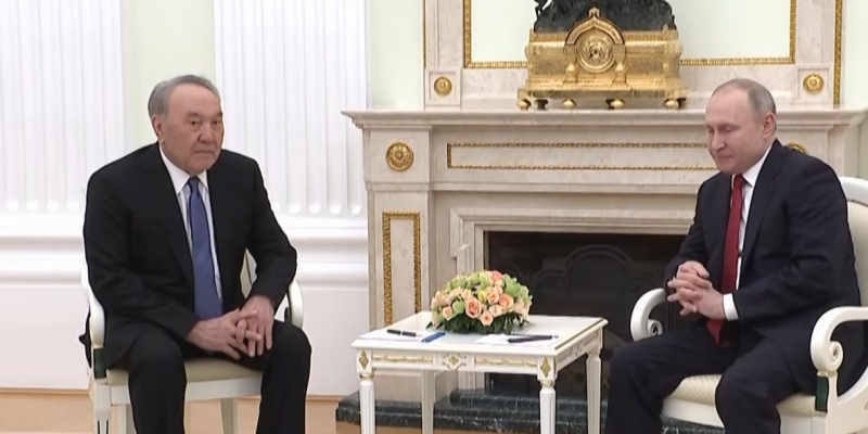 Нурсултан Назарбаев и Владимир Путин провели двустороннюю встречу в России