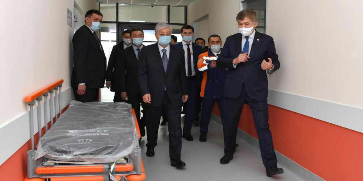 Глава государства посетил модульную инфекционную больницу