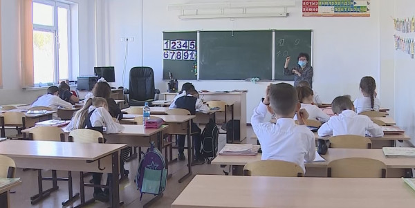 Оқу жылы 2 аптаға ұзартылды