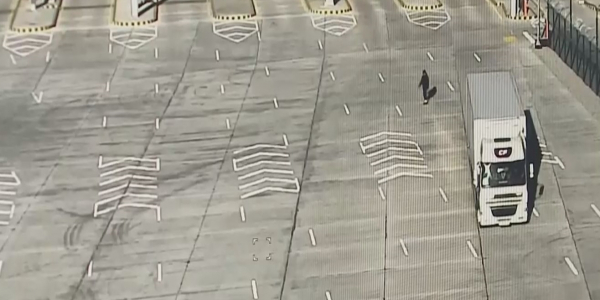 Через границу с КНР приостановлено передвижение грузовых автомашин