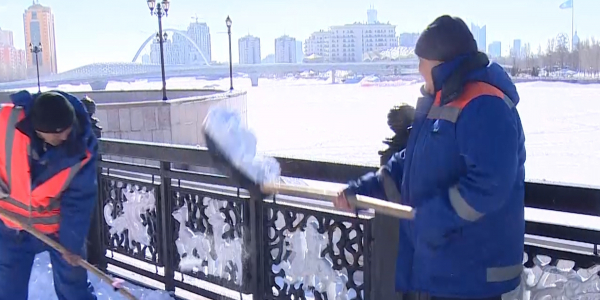 Елордада қаланы қардан аршуға атсалысып жүрген 300-дей әйел бар