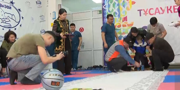 В Астане детям с ДЦП провели национальный обряд &laquo;Тусау кесу&raquo;