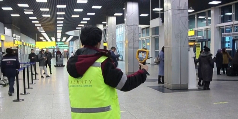 Казахстан эвакуировал еще 217 соотечественников из Китая