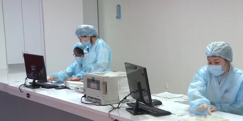 Казахстанцы жалуются на очереди в государственных клиниках