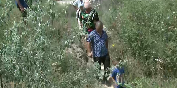 Жібек жолы ауылының тұрғындары сатылып кеткен учаскенің салдарынан орталық көшеге қатынай алмай отыр