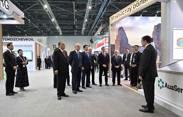 Главы государств посетили павильоны выставки Регионального экологического саммита