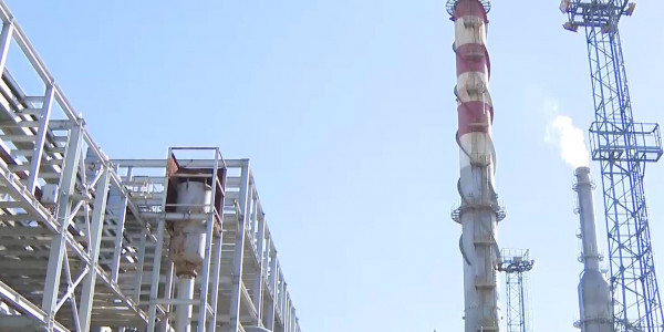 Авария на МАЭК остановила предприятия по переработке нефти