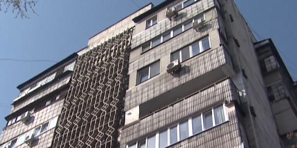В Алматы оцепили еще один жилой дом