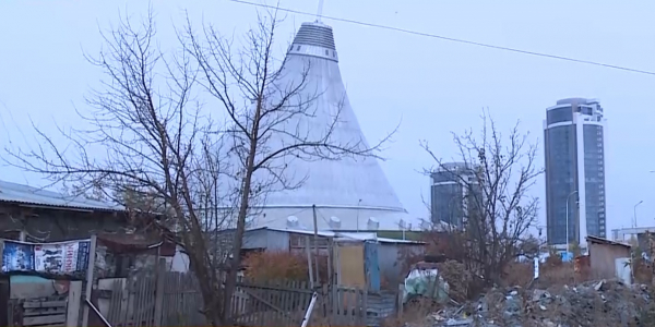 Без дорог, воды и канализации живут сотни семей столицы