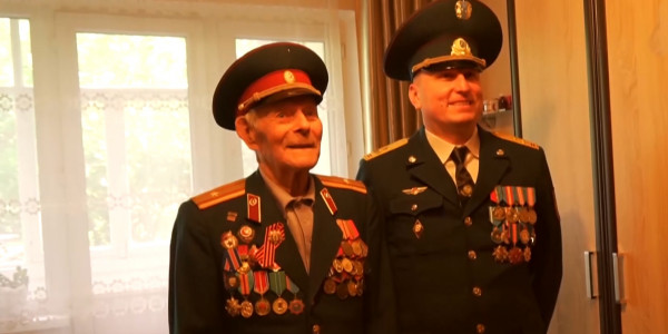 Сотрудники департамента по ЧС навестили ветеранов